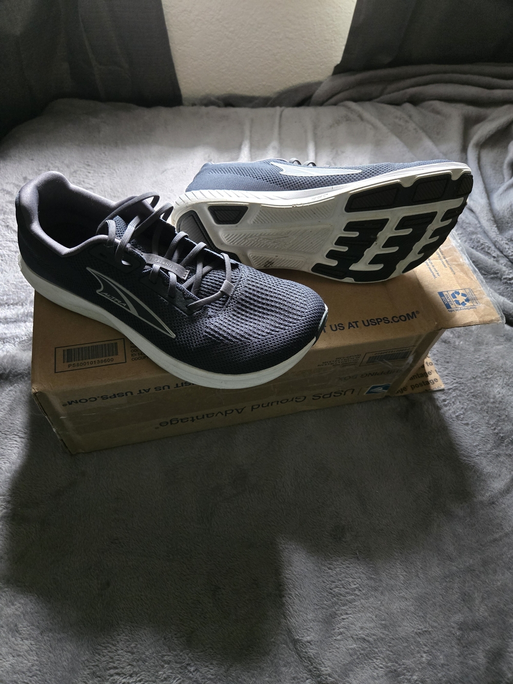 Altra Women’s Navy and White Escaliante 4 Running Shoes 9.5